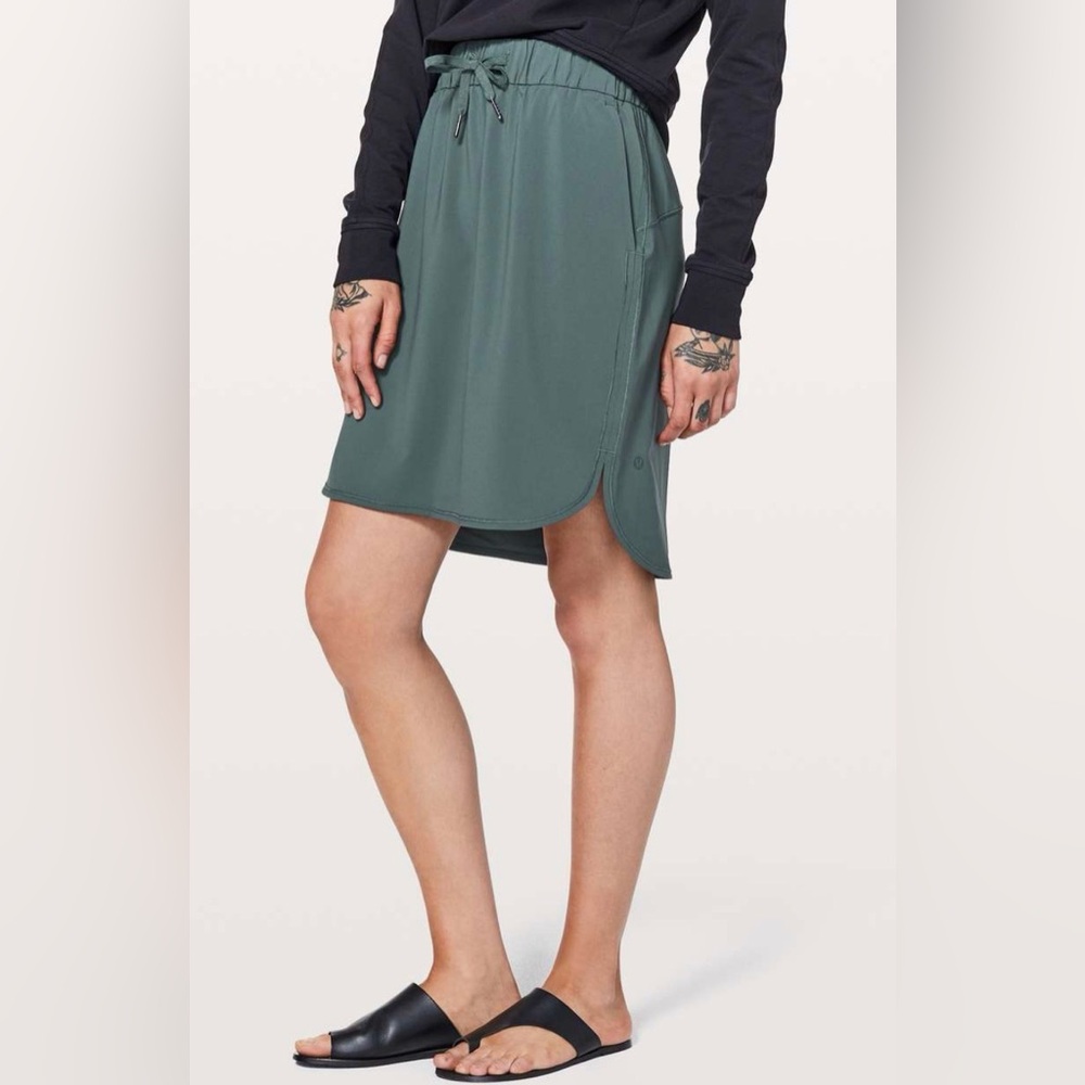 Lululemon On The Fly Skirt Luxtreme Gravity 21" Size‎ 2 W8897S L